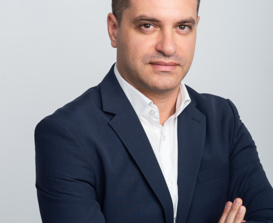 Οι απόφοιτοι στο προσκήνιο- Δεδούσης Φάνης